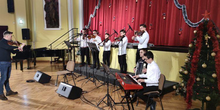 Producția de sfârșit de an la Școala Populară de Arte și Meserii