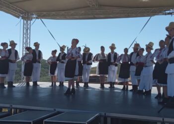 „Mugur, mugurel” în festival pe Muntele Găina