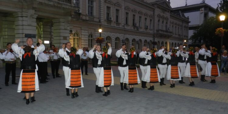 Ansamblul folcloric „Meseșul”, pe scenă la Festivalul internațional „Serbările Transilvane”