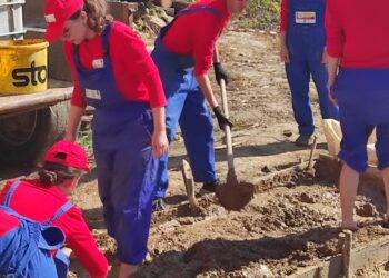 Tabără de voluntariat în cadrul proiectului cultural „Case Călătoare”