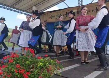 Formația de dansuri Terbete la Almașu, județul Sălaj