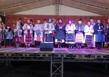 Ansamblul folcloric Meseșul al CCAJS live la Târgul de Crăciun din Zalău