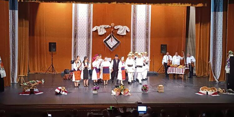Producția de sfârșit de an scolar al claselor de folclor de la Școala Populară de Arte și Meserii CCAJS