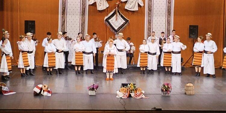 Producția de sfârșit de an scolar al claselor de folclor de la Școala Populară de Arte și Meserii CCAJS
