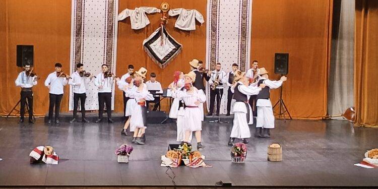 Producția de sfârșit de an scolar al claselor de folclor de la Școala Populară de Arte și Meserii CCAJS