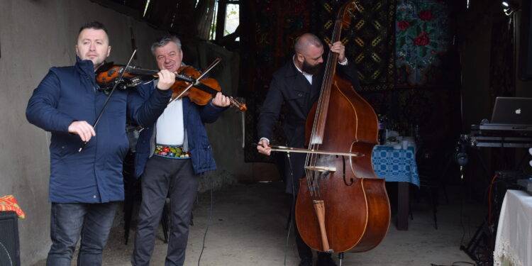 Danț la șură la Ciumărna