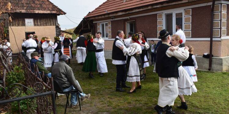 Danț la șură la Ciumărna