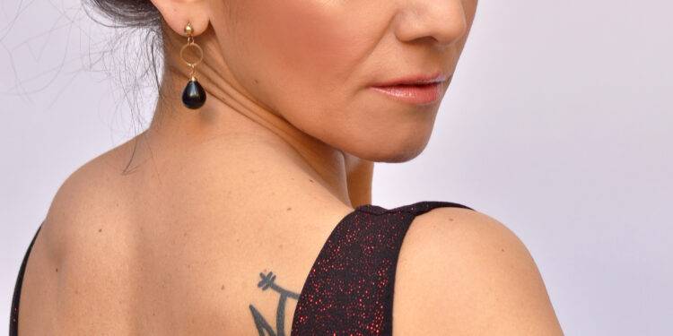 ANALIA SELIS AJUNGE LA ZALĂU CU TURNEUL NAȚIONAL „VOLVER” – UN PROIECT MUZICAL ȘI SOCIAL DESPRE ÎNTOARCERE, ECHILIBRU ȘI SOLIDARITATE