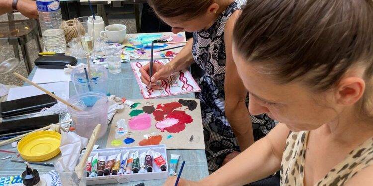 Ferestre spre lume – expoziție și ateliere de Ziua Iei la ICR Paris
