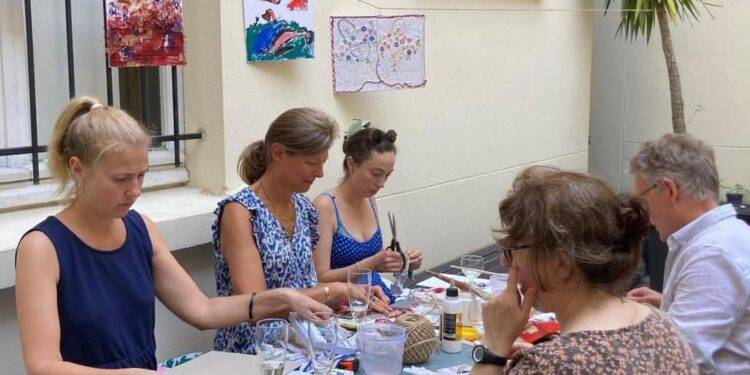 Ferestre spre lume – expoziție și ateliere de Ziua Iei la ICR Paris